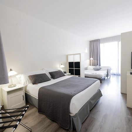 Aparthotel Atenea Calabria Барселона Экстерьер фото