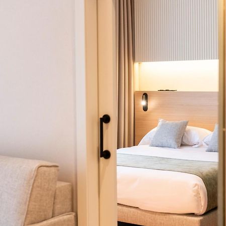 Aparthotel Atenea Calabria Барселона Экстерьер фото