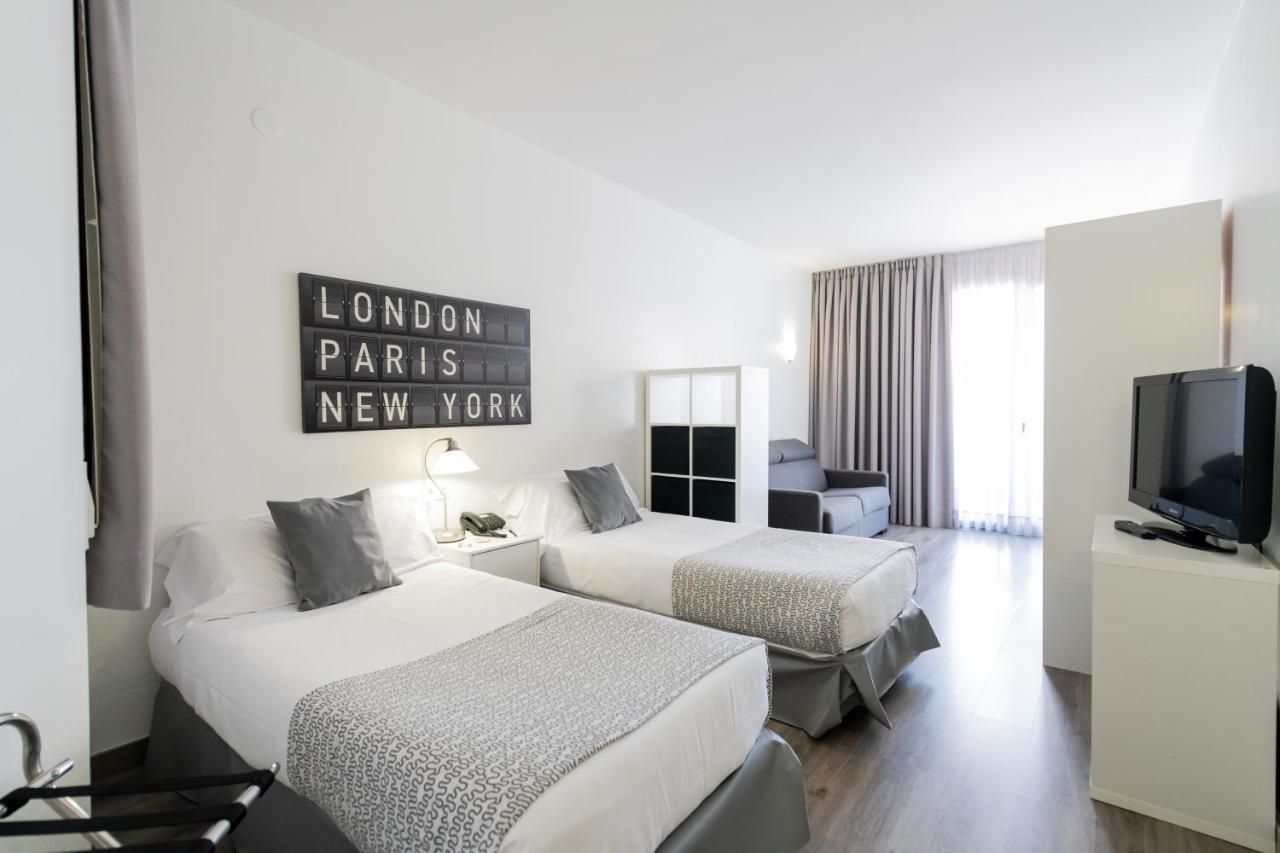 Aparthotel Atenea Calabria Барселона Экстерьер фото