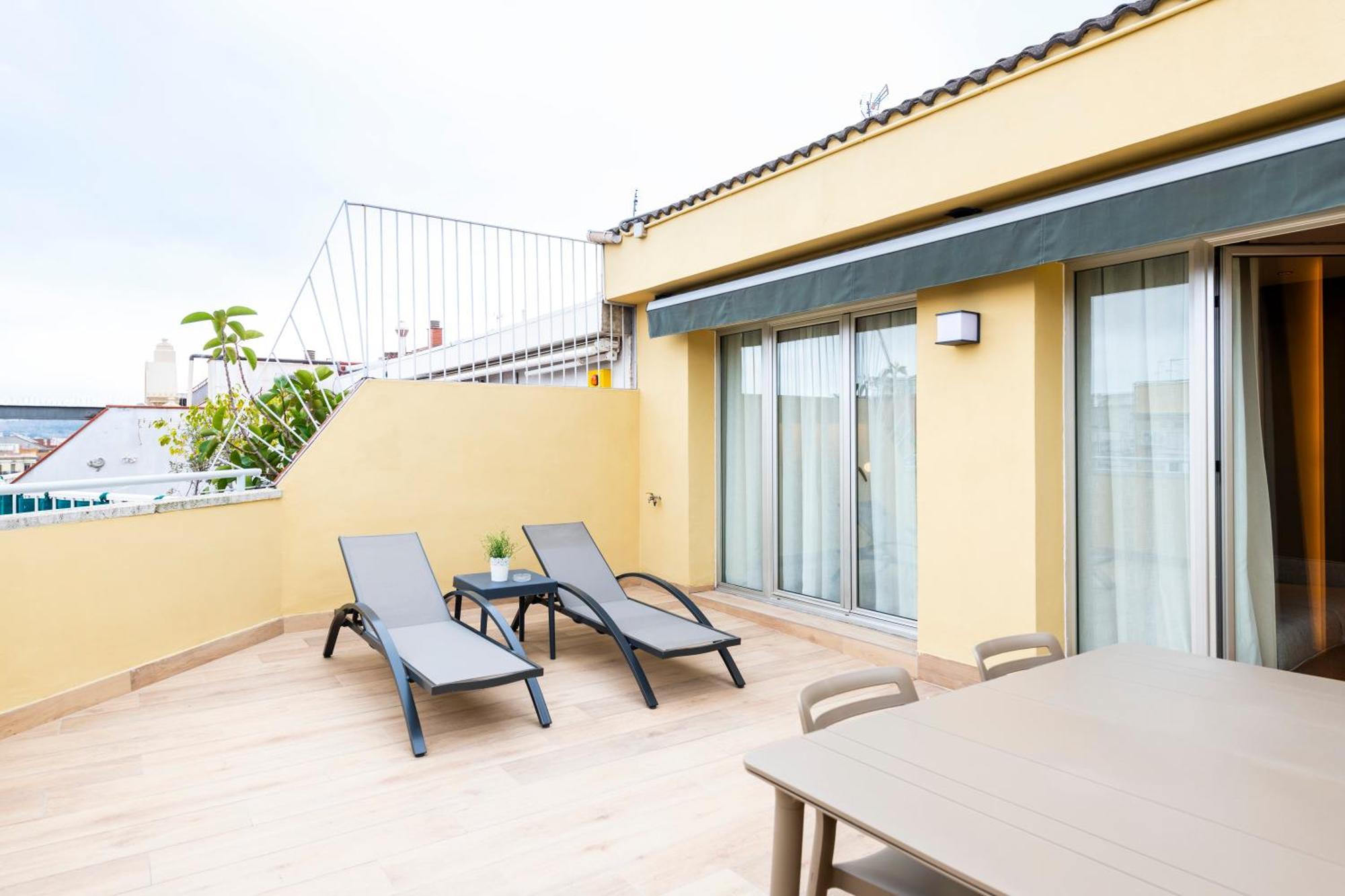 Aparthotel Atenea Calabria Барселона Экстерьер фото