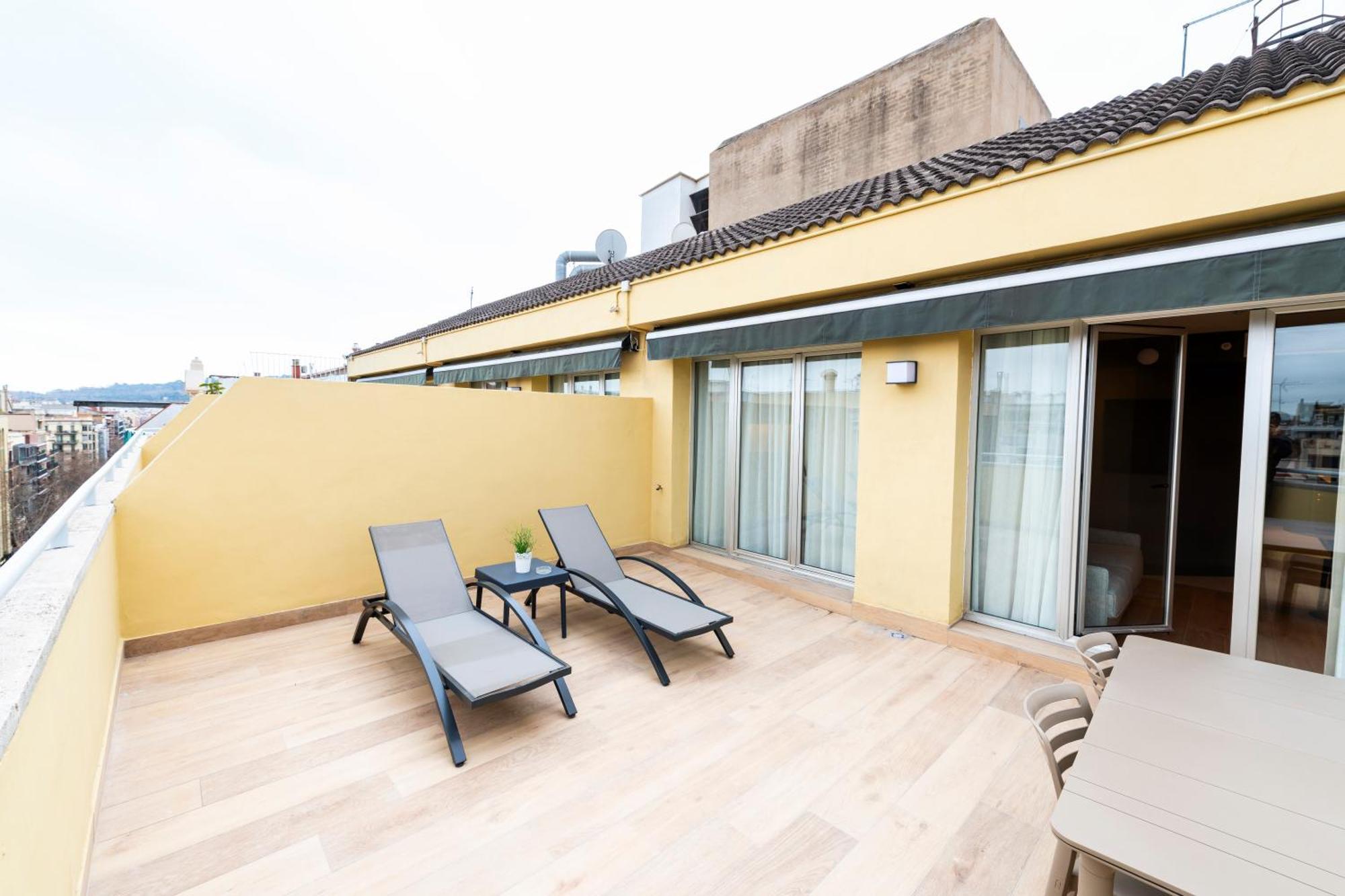 Aparthotel Atenea Calabria Барселона Экстерьер фото