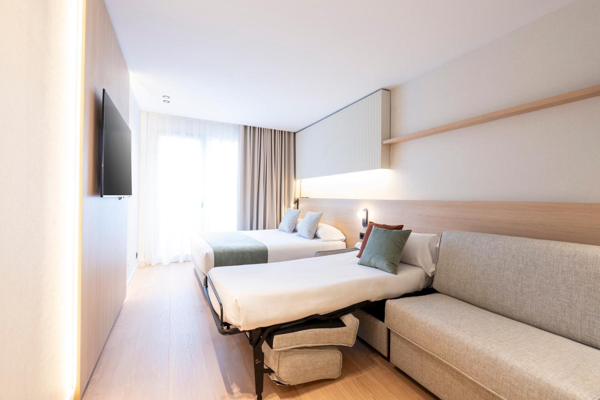 Aparthotel Atenea Calabria Барселона Экстерьер фото