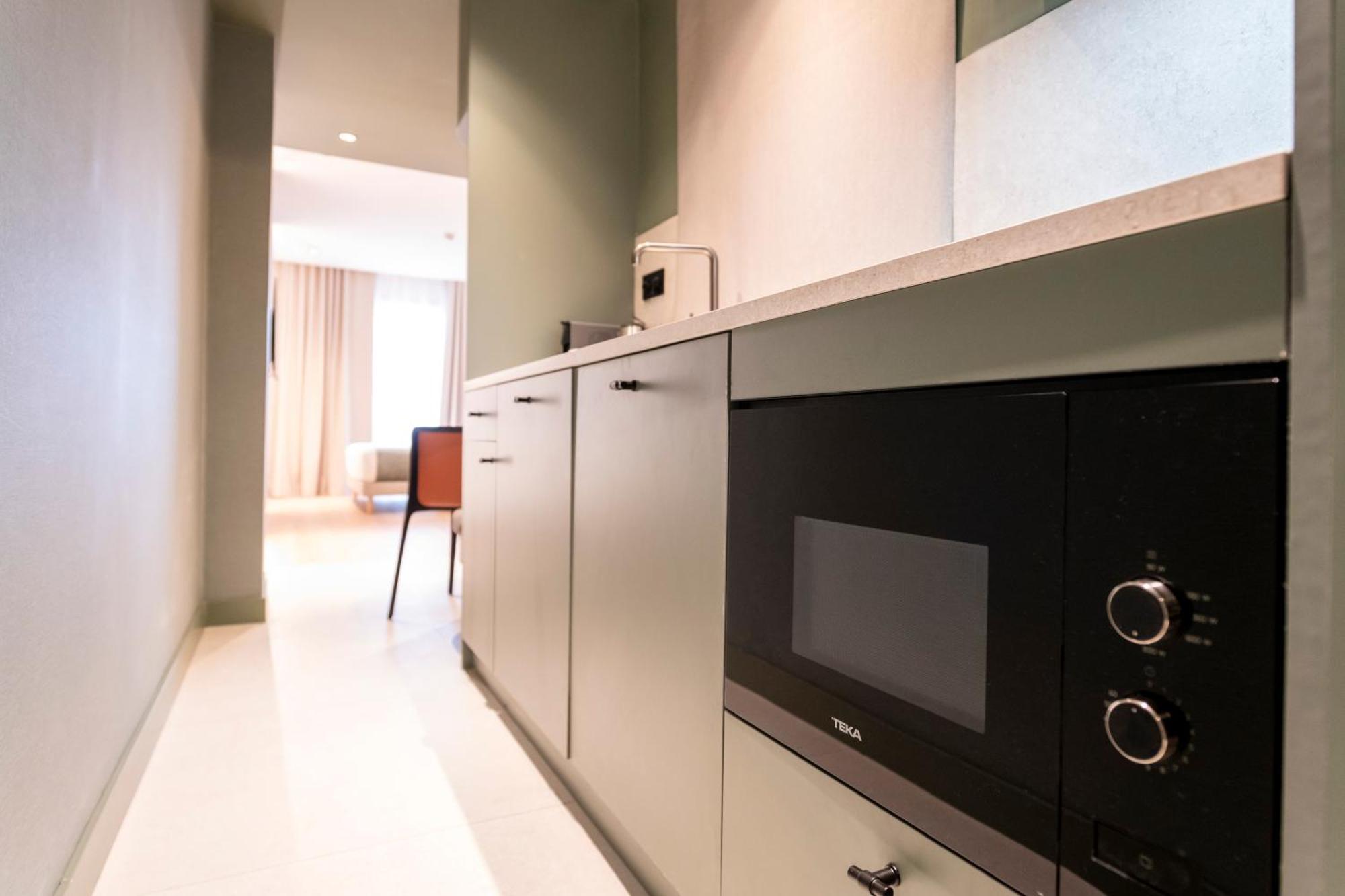 Aparthotel Atenea Calabria Барселона Экстерьер фото