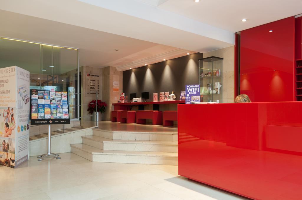 Aparthotel Atenea Calabria Барселона Экстерьер фото