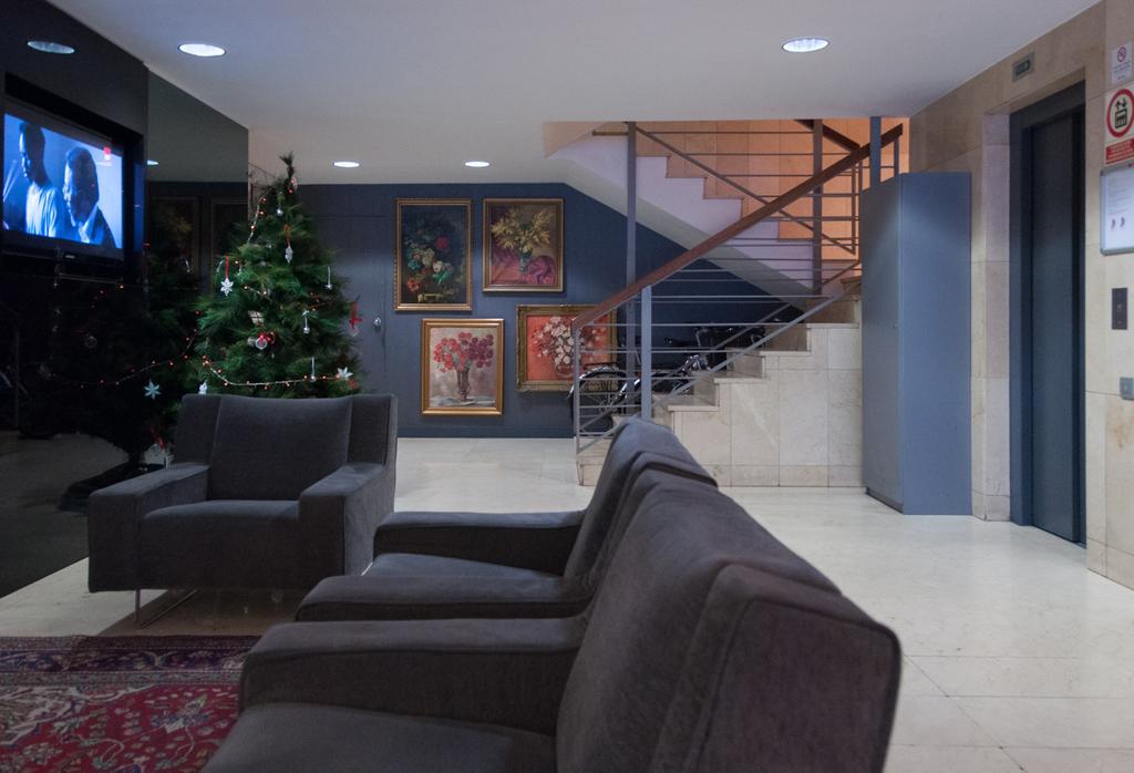 Aparthotel Atenea Calabria Барселона Экстерьер фото