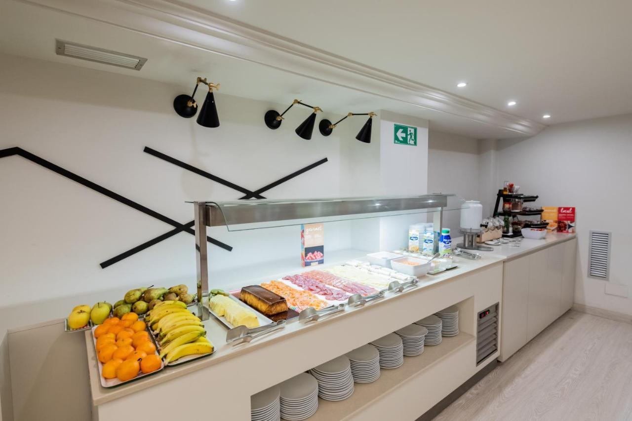 Aparthotel Atenea Calabria Барселона Экстерьер фото