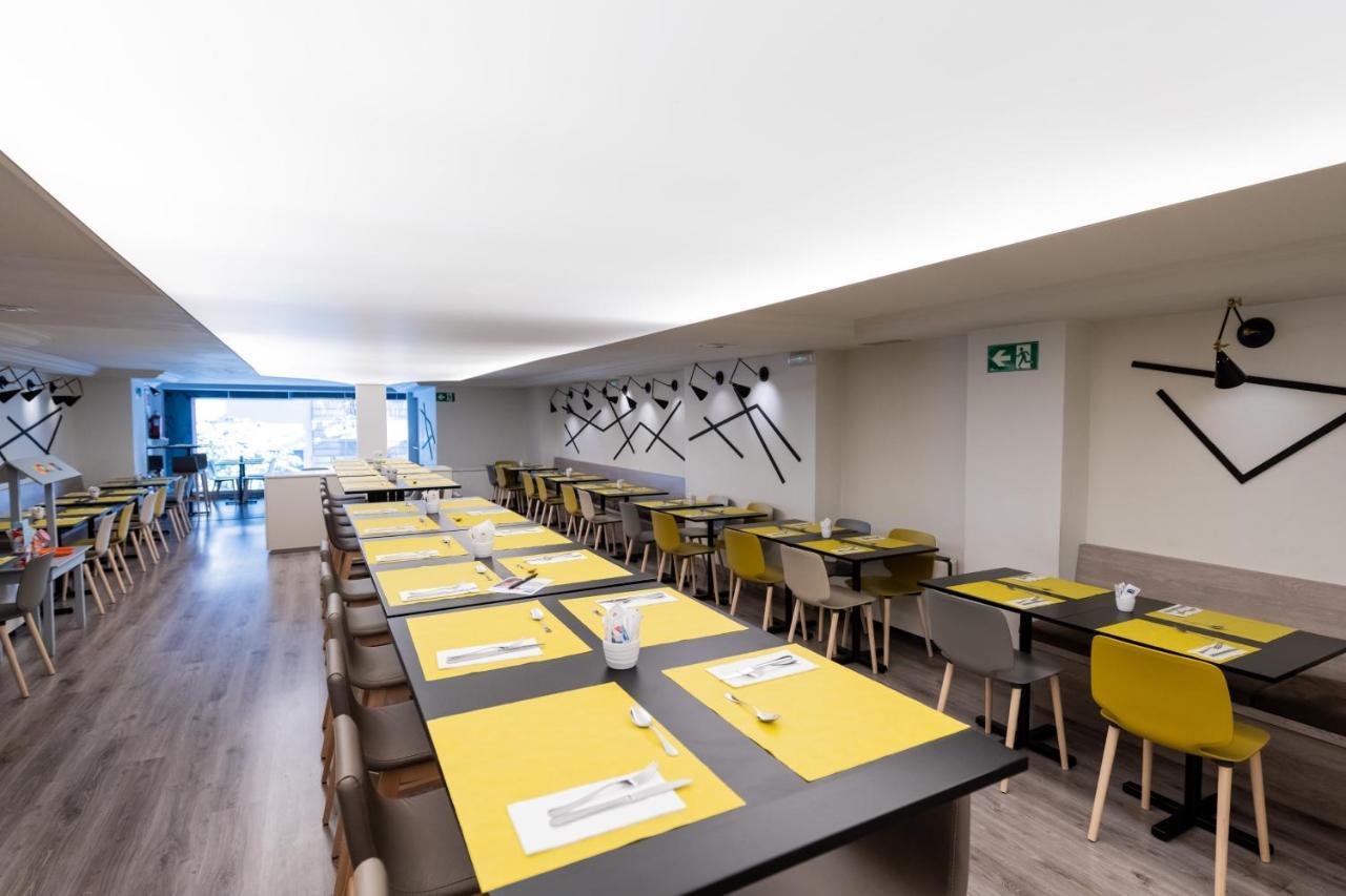 Aparthotel Atenea Calabria Барселона Экстерьер фото